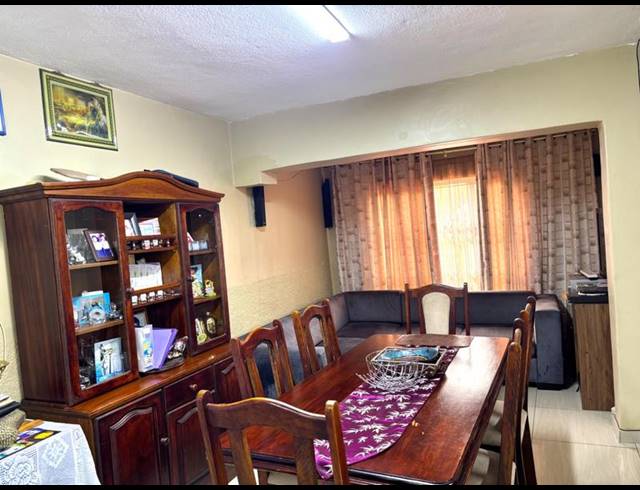 7 BEDROOM HOUSE FOR SALE IN CASTLEHILL